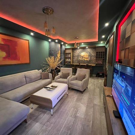 Luxurious Apartment With City View พริสตีนา ภายนอก รูปภาพ