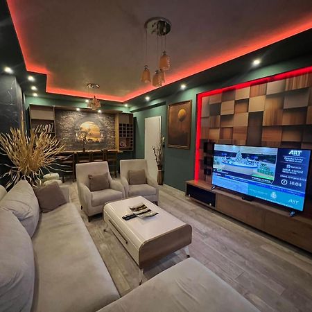 Luxurious Apartment With City View พริสตีนา ภายนอก รูปภาพ