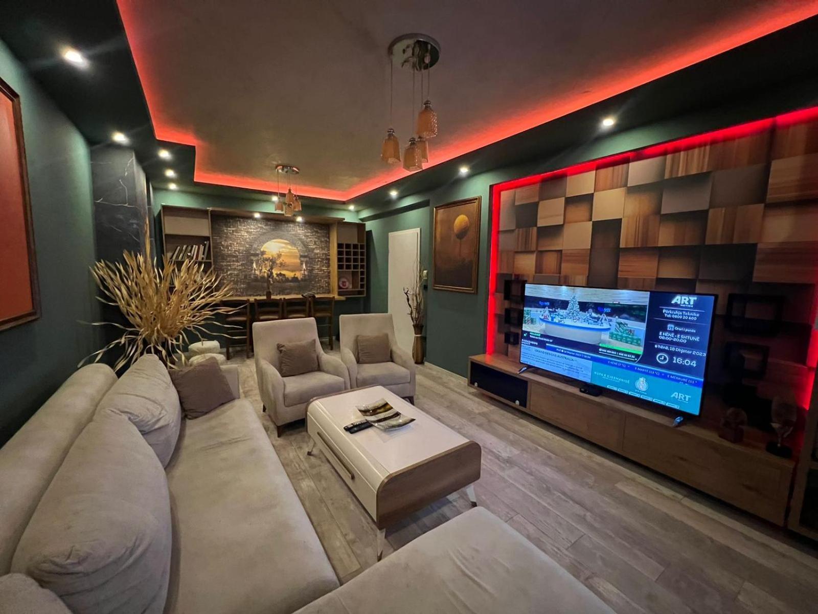 Luxurious Apartment With City View พริสตีนา ภายนอก รูปภาพ